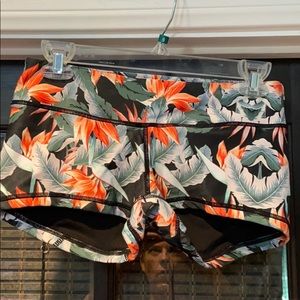 Vull Hawaiian Booty Shorts Size M like new